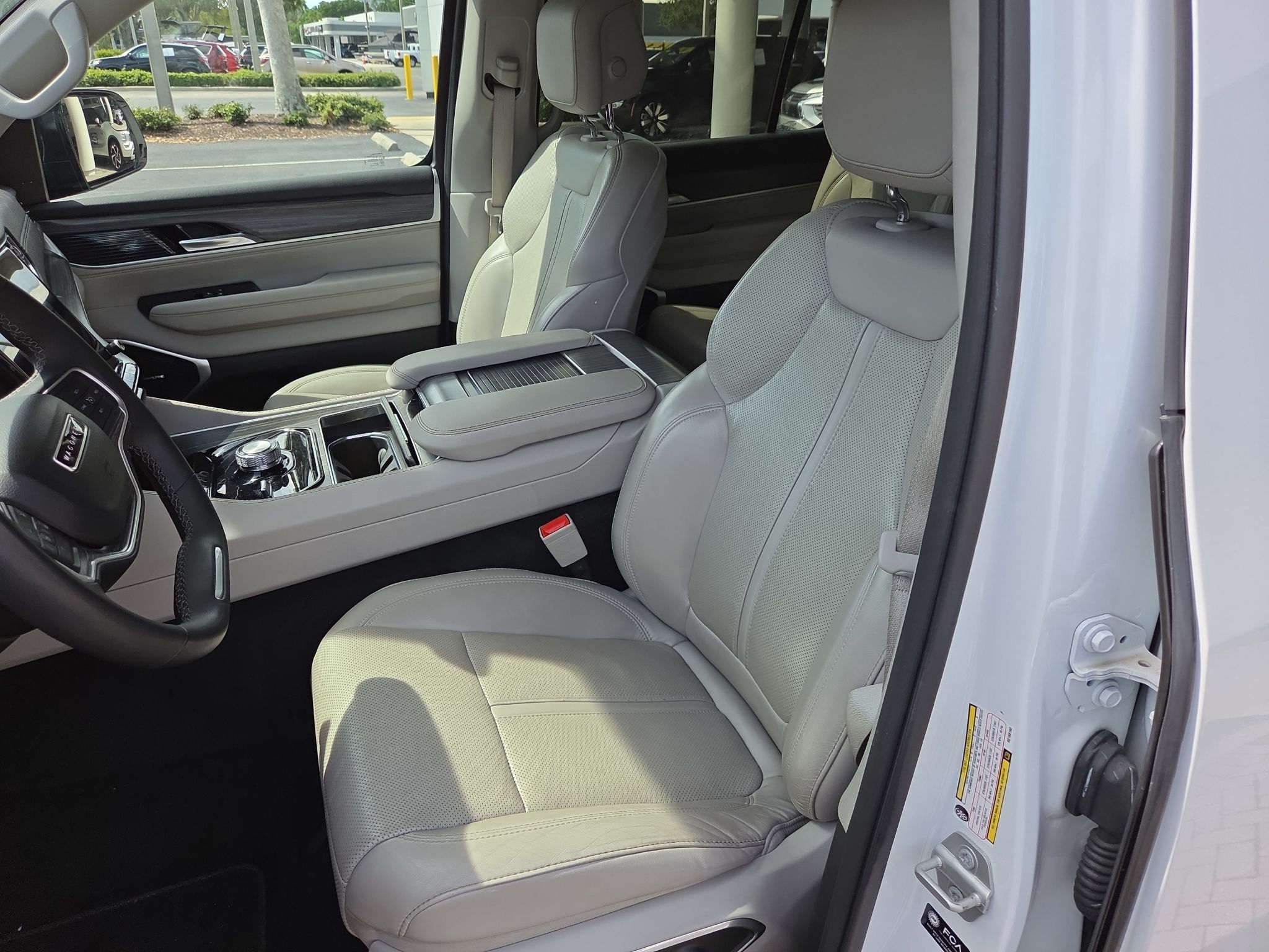 jeep wagoneer l 2024 1C4SJSBP8RS168160 image jeep wagoneer l 2024 1C4SJSBP8RS168160 image